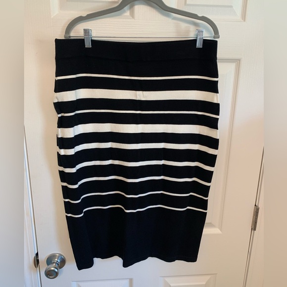Ellen Tracy Black and White Striped Ribbed Pencil Skirt. New. Size XL - Picture 1 of 11